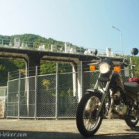 笹間川ダムとオートバイ