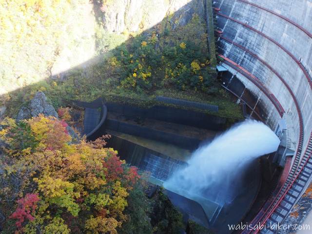 豊平峡ダムの放流