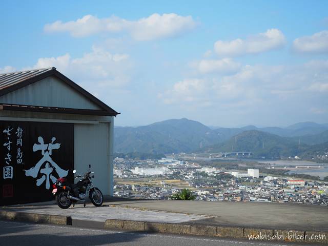 バイクとお茶倉庫と島田市街