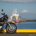 【富士山と漁港】YAMAHA SR125 バイク写真撮影