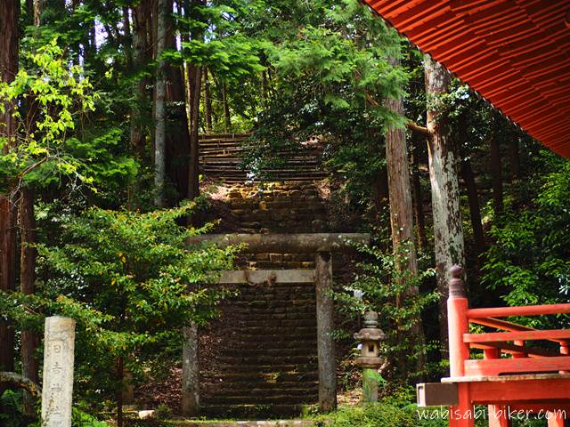 東光寺本堂 日吉神社の鳥居と階段