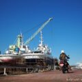 【セルフポートレート】造船所を背景にしたバイク走行写真に挑戦！
