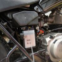 バッテリーを入れたYAMAHA SR125