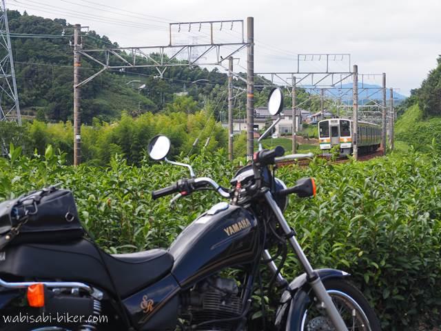 オートバイと電車 東海道本線