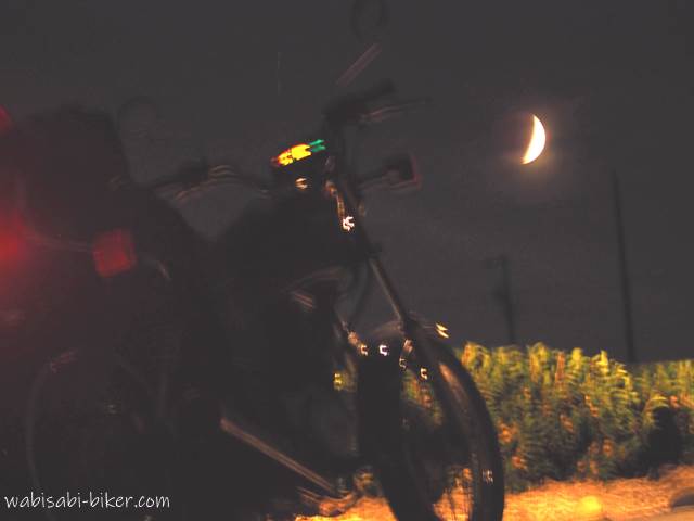 バイクと月食