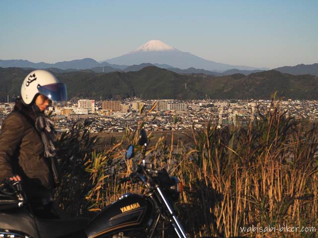 富士山と女性ライダー