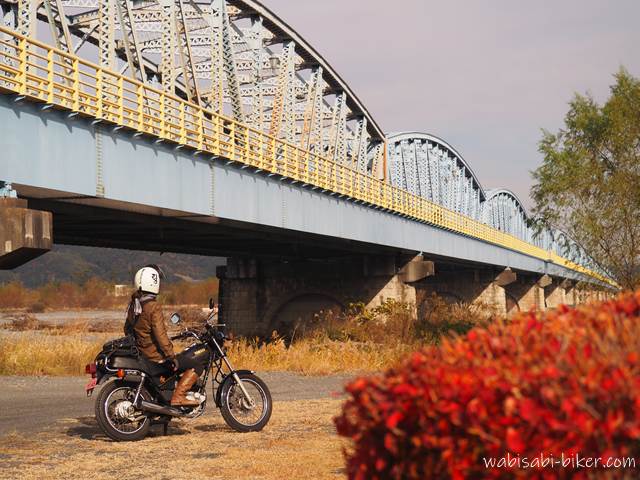 大井川橋とバイク乗り
