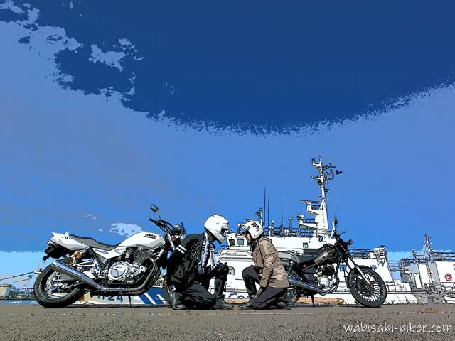 カップル写真 巡視船ふじとオートバイ
