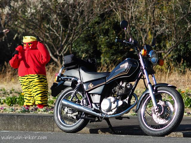 赤鬼とオートバイ YAMAHA SR125