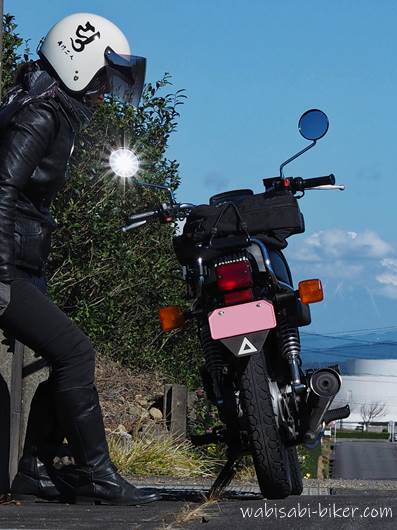 バイクと光芒 セルフポートレート写真