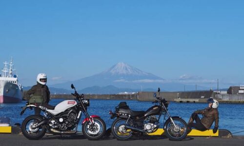 漁港と富士山とオートバイ XSR900・SR125