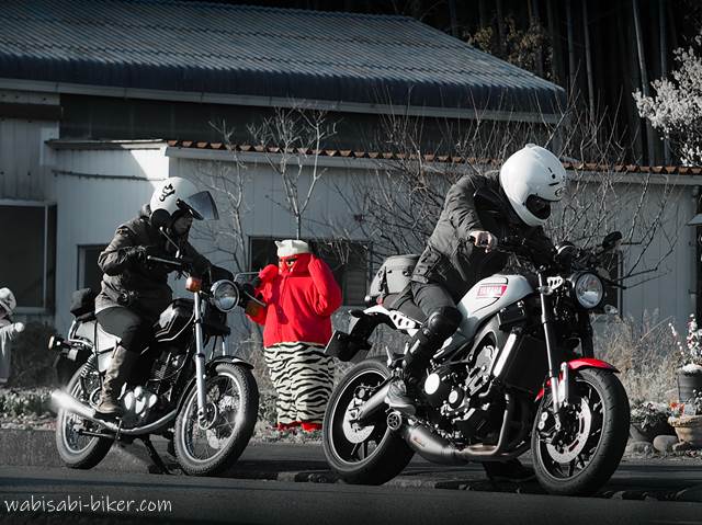 赤鬼とオートバイ 夫婦バイク写真