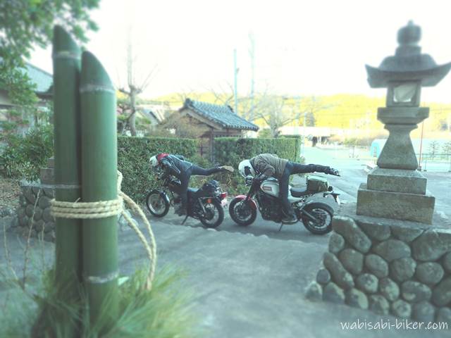 門松とオートバイ 自撮りバイク写真
