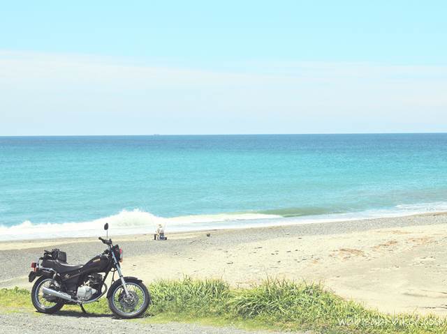 海とバイクと釣り人 YAMAHA SR125