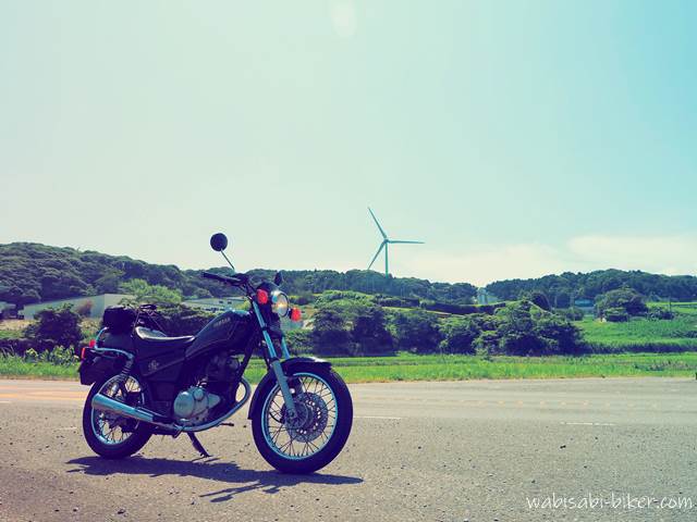 オートバイと風車 YAMAHA SR125