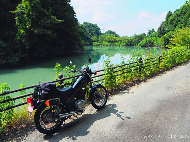 池とオートバイ YAMAHA SR125