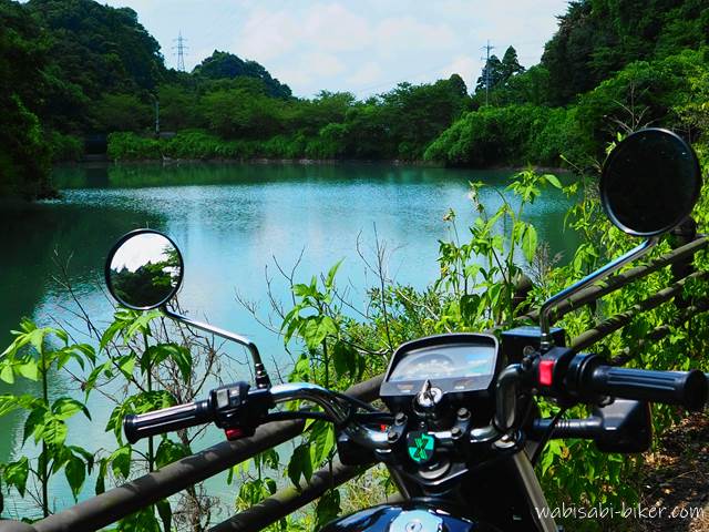 池とオートバイ YAMAHA SR125