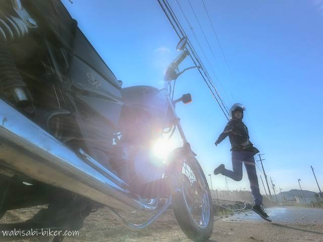 夕日とバイク乗り YAMAHA SR125