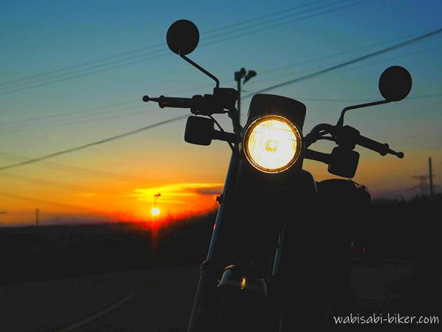 夕日とオートバイ YAMAHA SR125