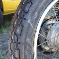 バイクの新品タイヤの白い汚れ