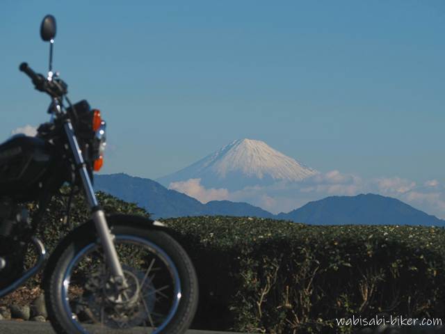 富士山と茶畑とオートバイ