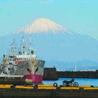 富士山と船とオートバイ