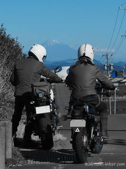 富士山と夫婦バイク乗り