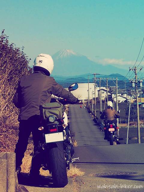 富士山と2台のバイク乗り