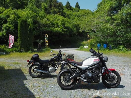 掛川 櫟くぬぎ 駐車場とオートバイ