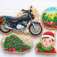 バイクと風景写真をもとにAI生成したホリデー風シュガークッキーのイラスト