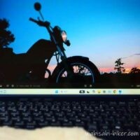 ノートPCに表示された宵の口のバイク画像