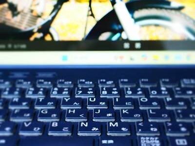 富士通ノートPC FMV A78-K3 キーボードと画面に表示されたバイクの一部