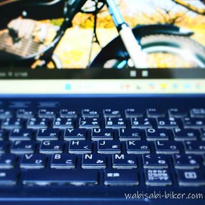 富士通ノートPC FMV A78-K3 キーボードと画面に表示されたバイクの一部