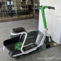 ローズホテル横浜に設置されたLimeの椅子付き電動シートボード ラクモ