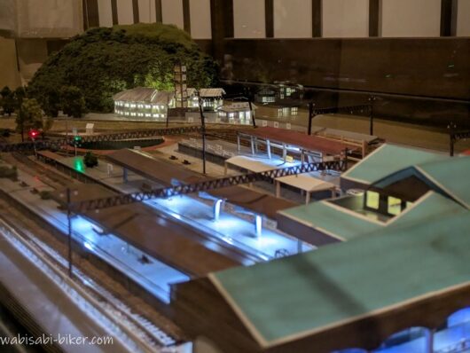 翠紅苑の館内に展示された千頭駅のジオラマ模型